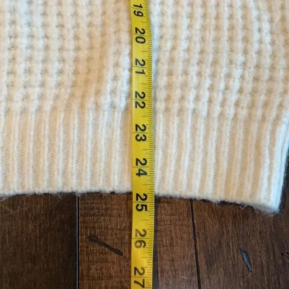 Luca + Grae V neck sweater Cream Waffle weave Soft Cozy Comfy Women’s size M - Picture 7 of 9